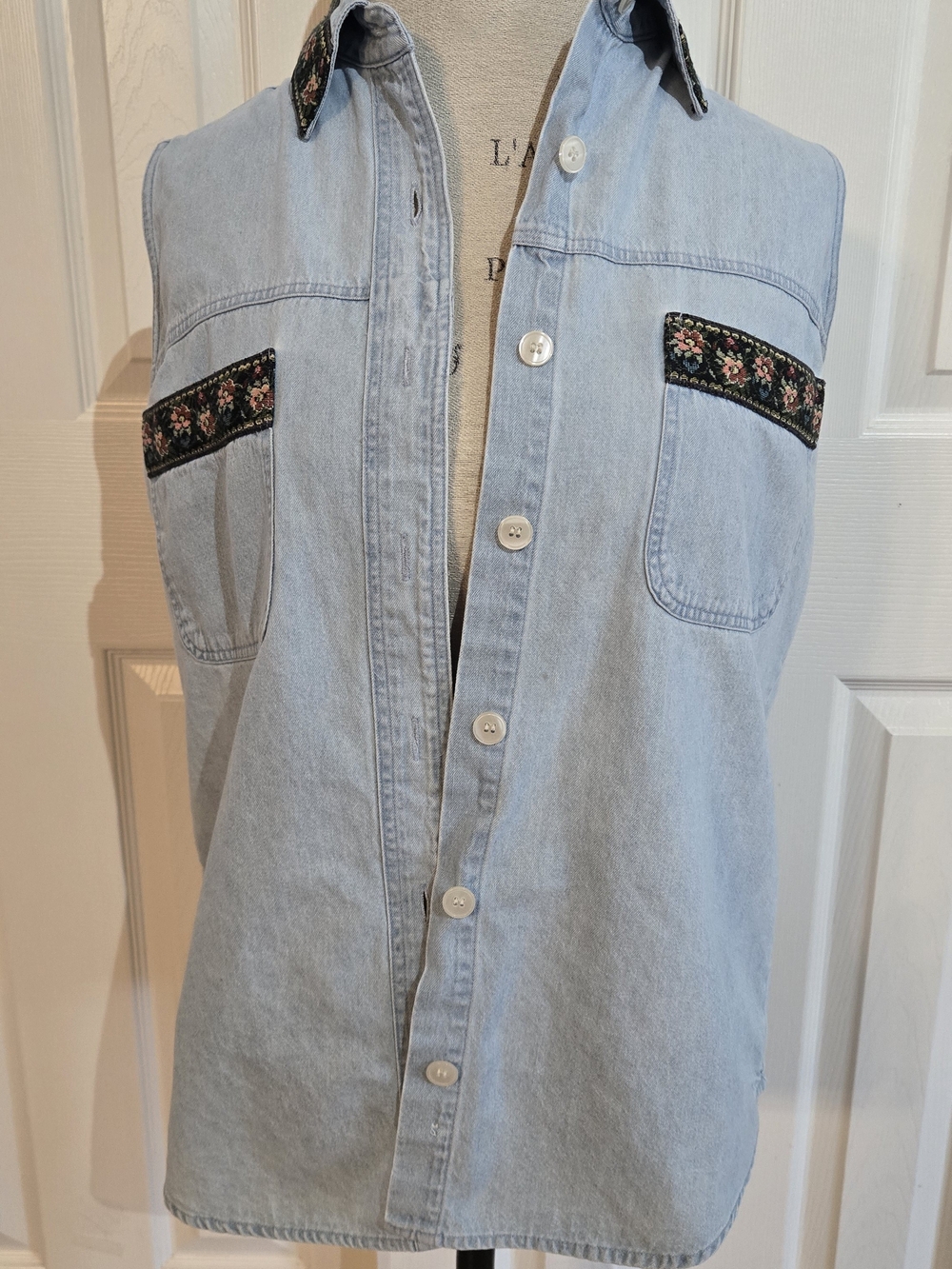 Light Wash Sleeveless Denim Button-Down Shirt with Floral Trim